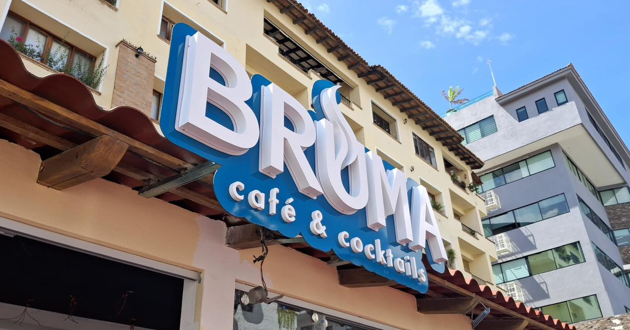 Letrero Bruna café y coctelería