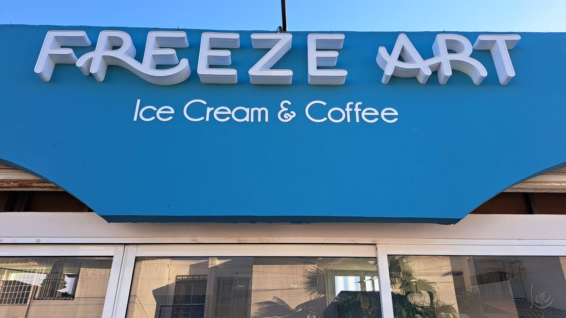 Fachada integral de Freeze Art Ice Cream and Coffee