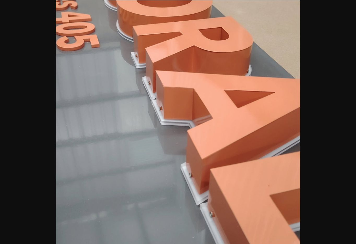 Letras canal naranjas